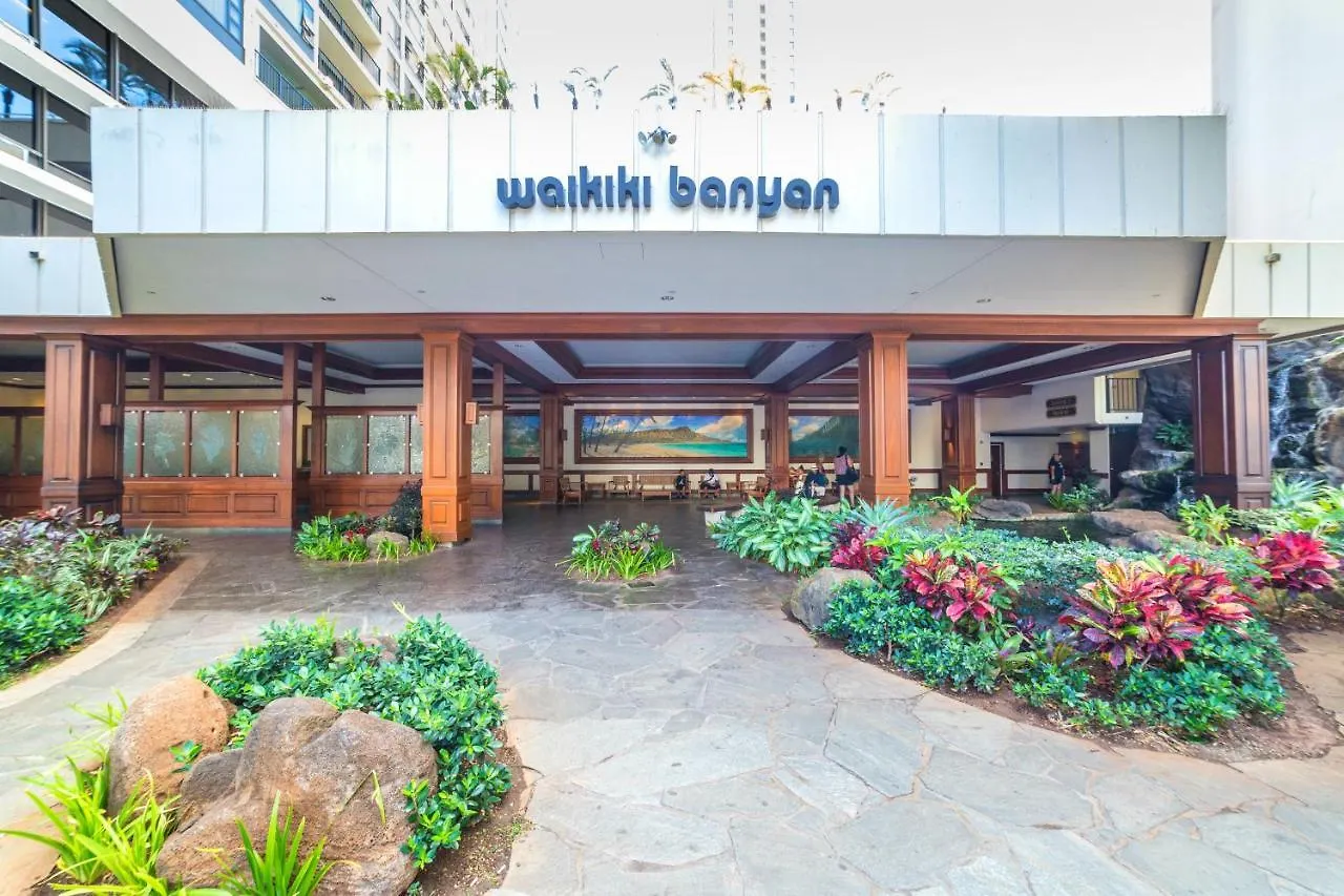 Waikiki Banyan Bliss, Ocean View & Walk To Beach Honolulu Apartment