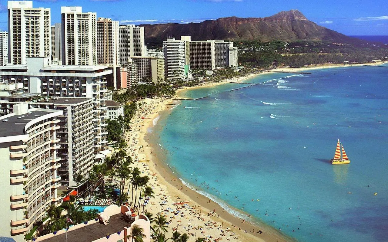 Waikiki Banyan Bliss, Ocean View & Walk To Beach Honolulu Apartment