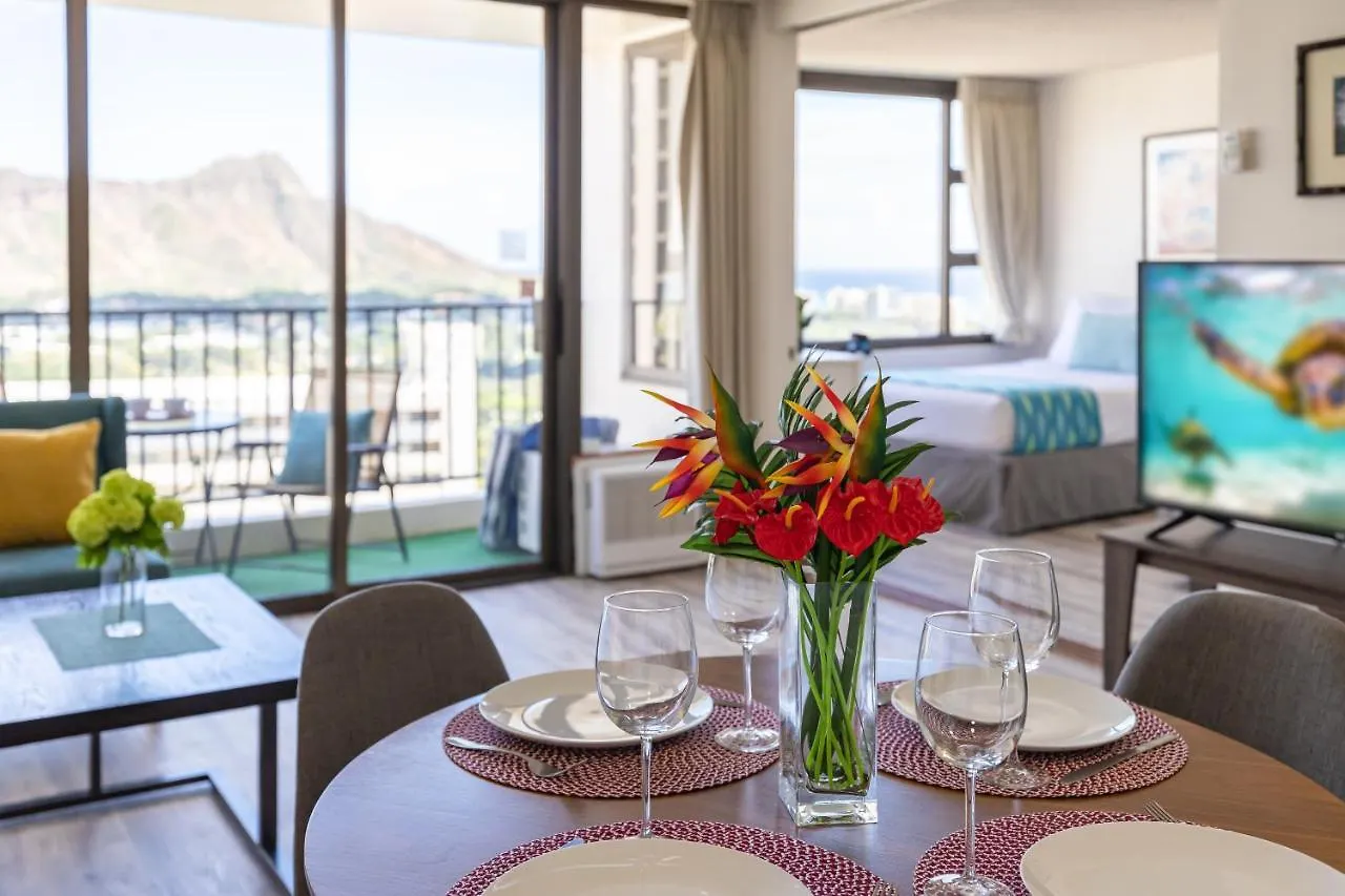 Waikiki Banyan Bliss, Ocean View & Walk To Beach Honolulu Apartment