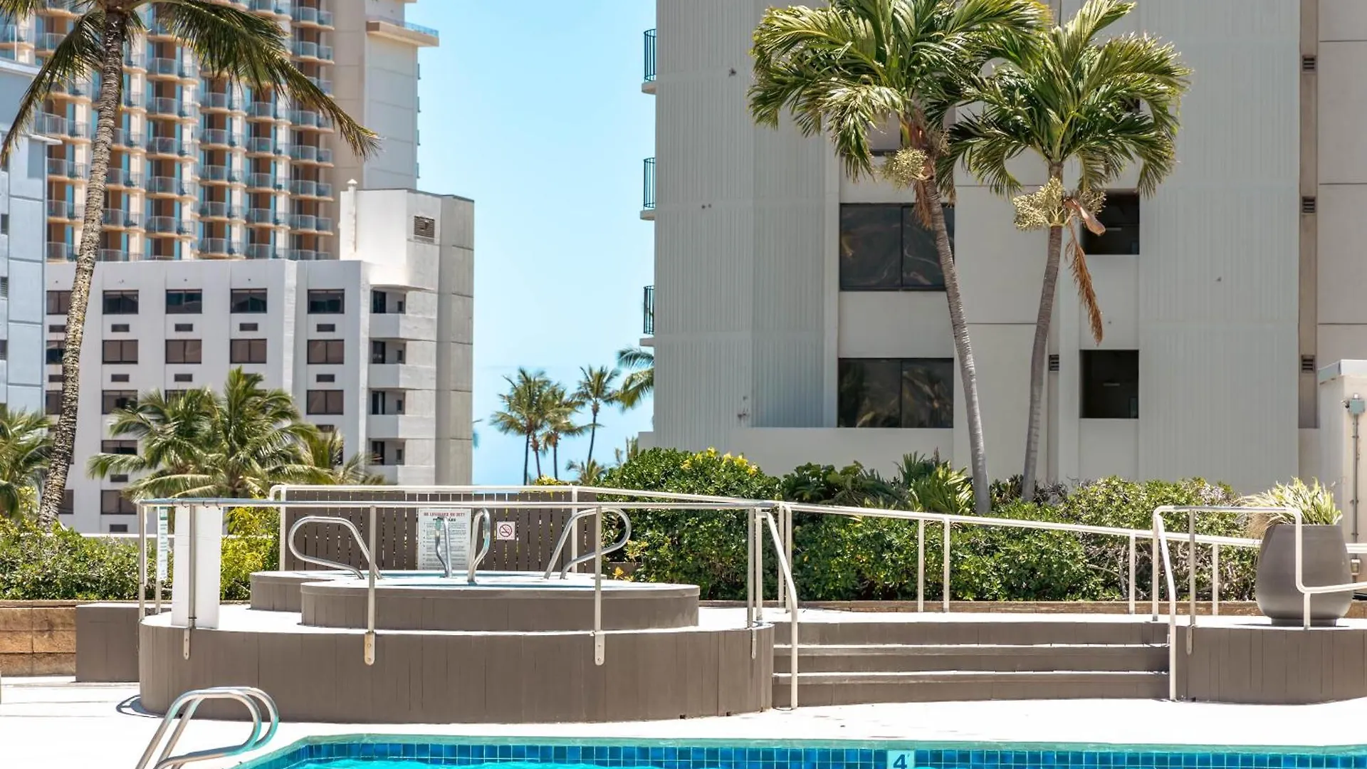 Apartment Waikiki Banyan Bliss, Ocean View & Walk To Beach Honolulu
